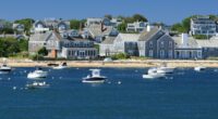 Warning issued over 'toxic' sea foam on Millionaires' island