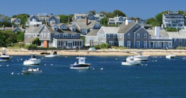 Warning issued over 'toxic' sea foam on Millionaires' island