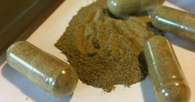 Kratom powder and capsules.