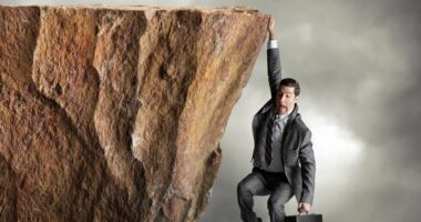 What Is Job Hugging? The Latest Trend in Career Stagnation.