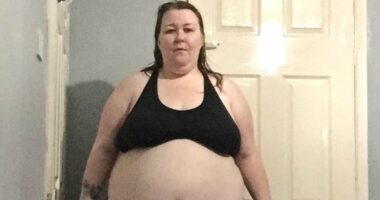 Woman who weighed 430lbs reveals how she shed 280lbs