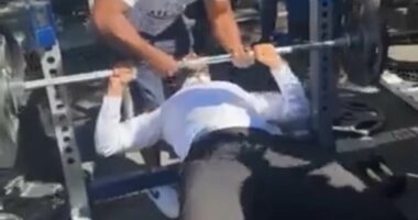 Zohran Mamdani struggles to lift 135-pound barbell