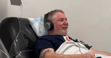 'If you can help, you should help': Oregon man donates 100th gallon of platelets to Red Cross