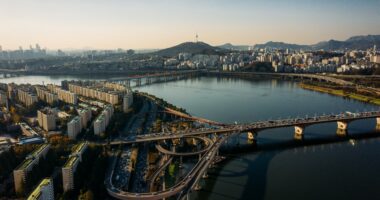 Bank of Korea keeps rates unchanged for second straight meeting