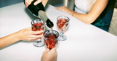 Dementia expert pinpoints exact age people should stop drinking to protect brain