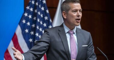 Duffy criticizes Buttigieg's FAA handling on 'Pod Force One'