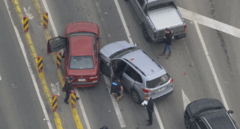 Five arrested after police pursuit ends in multi-car crash in Melbourne's north-east