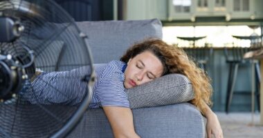 Households urged to put clothes on to sleep in heatwave