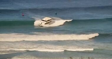 Passenger boat runs aground in high surf off Hawaii beach