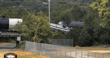 Train derails in north Texas, ignites grass fire