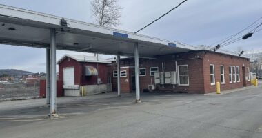 US-Canada border crossing put up for auction with starting bid of just $25,000
