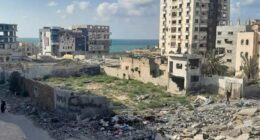 A mother stranded in Gaza City says she and her daughters are 'waiting to die'