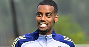 Alexander Isak's agent fires 22-word parting shot at Newcastle