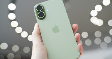 Apple iPhone 17 hands-on | The Verge