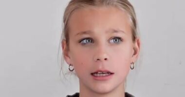 Aussie girl complains about trans boy in girls bathroom
