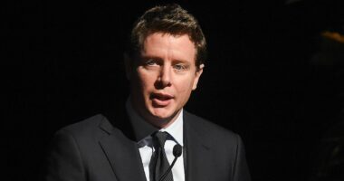 Barefoot Investor warns against 'insulting' debt trap Albo has set