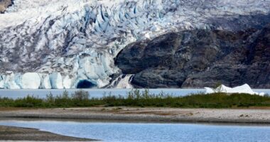 Bodies of 2 tourists found a day apart at Alaska glacier