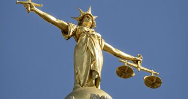 Court backlog surges to record high of nearly 440,000 under Labour