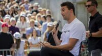 Cowboys cheerleader risks the wrath of conservative colleagues