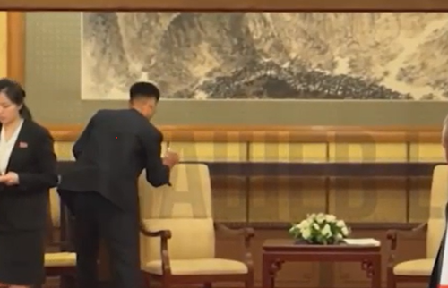 Dictator's staff scrub room clean after meeting with Putin