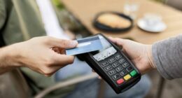 Two-in-five ï»¿credit card holders don't prioritise paying down their balances, new research from Finder shows.