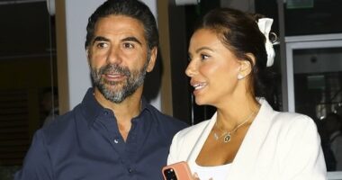 Eva Longoria packs on PDA with husband in Beverly Hills