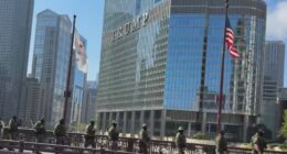 Federal agents swarm downtown Chicago in show of force