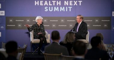 Former HHS chief: 'I can’t imagine what I would do if I were a parent in Florida'