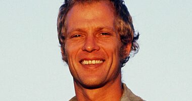 How Chris Hemsworth's uncle went from Aussie hero to cop killer