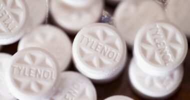 How pregnant women can navigate Tylenol-autism concerns