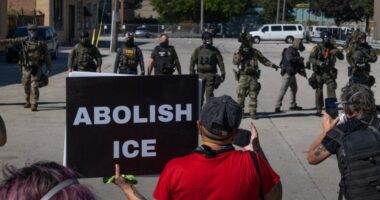 ICE protesters clash with federal agents in Chicago