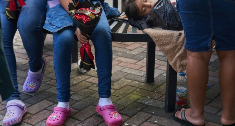 Judge extends temporary measures protecting Guatemalan children from deportation