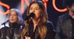 Kelly Clarkson makes 'emotional' TV return after ex-husband's death