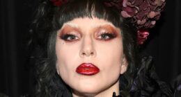 Lady Gaga makes VERY dramatic exit out of MTV VMAs