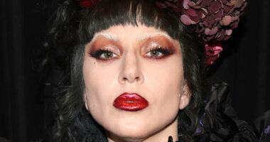 Lady Gaga makes VERY dramatic exit out of MTV VMAs
