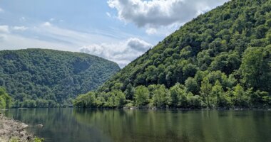 Man swimming across Pennsylvania river drowns near family picnic area