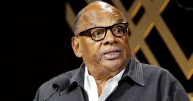 Michael Jordan pays tribute to former Nike exec George Raveling