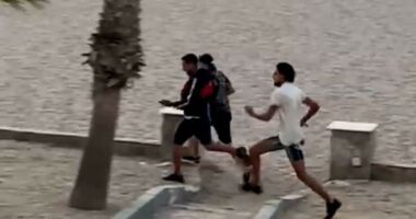 Moment migrants arrive on Spanish beach 'before running through hotel'