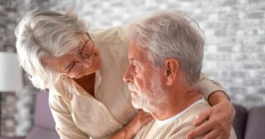 NHS urges people to look out for four early dementia signs