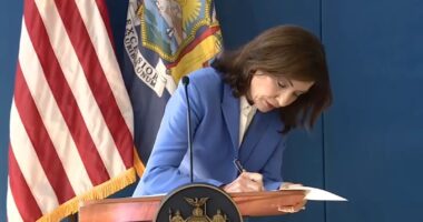 New York Gov. Kathy Hochul issues executive order allowing people to get COVID vaccines without prescription