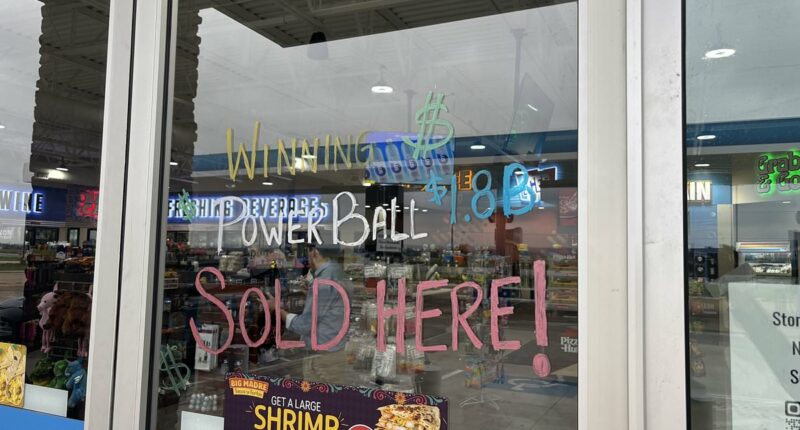 Powerball frenzy sweeps Texas town as winner remains unknown