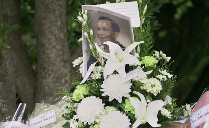 Relatives of Dutch POWs visit former Nagasaki prison site to honor their memory