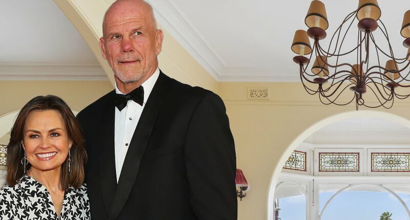 Shock twist after Lisa Wilkinson and Peter FitzSimons list mansion
