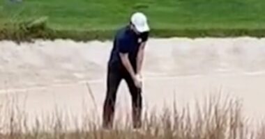 The awkward moment Brooklyn Beckham loses his golf ball