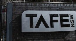 Why some Aussies are turning their back on university for TAFE