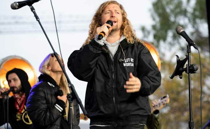 Worship leader Sean Feucht mismanaged millions in ministry funds, former associates say