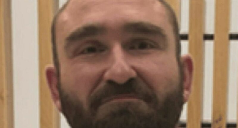 Major manhunt under way in Queensland for alleged gunman