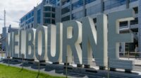 Melbourne man charged after allegedly assaulting woman on flight from LA