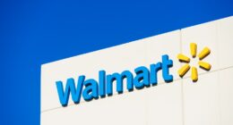2 wounded when man opens fire during dispute at Illinois Walmart
