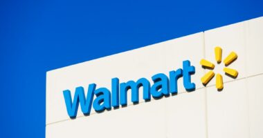 2 wounded when man opens fire during dispute at Illinois Walmart